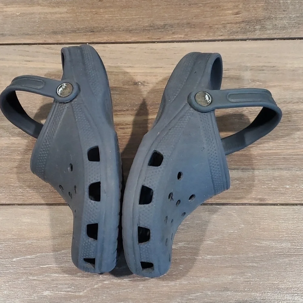 Crocs Sandals shoes clogs  sandals sz J2